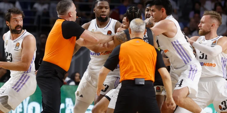 “TORTU” DECK SANCIONADO TRAS LOS INCIDENTES EN EUROLIGA