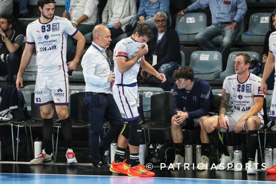 La estrella argentina Diego Simonet sufrió el pasado viernes una inesperada salida del partido que disputaban Montpellier e Istres, en el triunfo 38-34 por la fecha 27 de la Liqui Moly Starligue. Un "pinchazo" en su gemelo -probable desgarro- lo tuvo fuera de la cancha durante 11 minutos. Se aguarda para conocer el nivel de gravedad de la dolencia, que se cree demandará un período de recuperación crucial, con el Final 4 de la Liga Europea en apenas unos días. Además, "el Chino" está nominado como mejor gol de la temporada local en los Premios de la NHL.