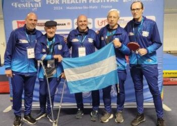 ARGENTINOS EN EL MUNDIAL DE TENIS DE MESA: GOLPE A GOLPE CONTRA EL PÁRKINSON